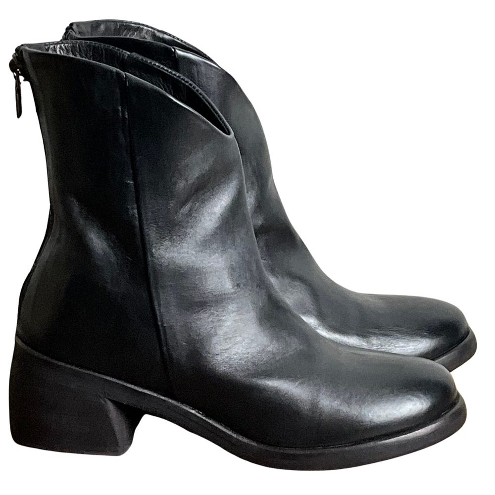 P. Monjo Habanero Black Leather Ankle Boots, New in Box, EU size 37